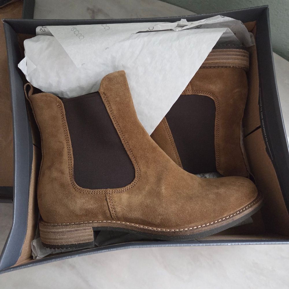 Ecco  Camel Women's Ankle Chelsea Boots